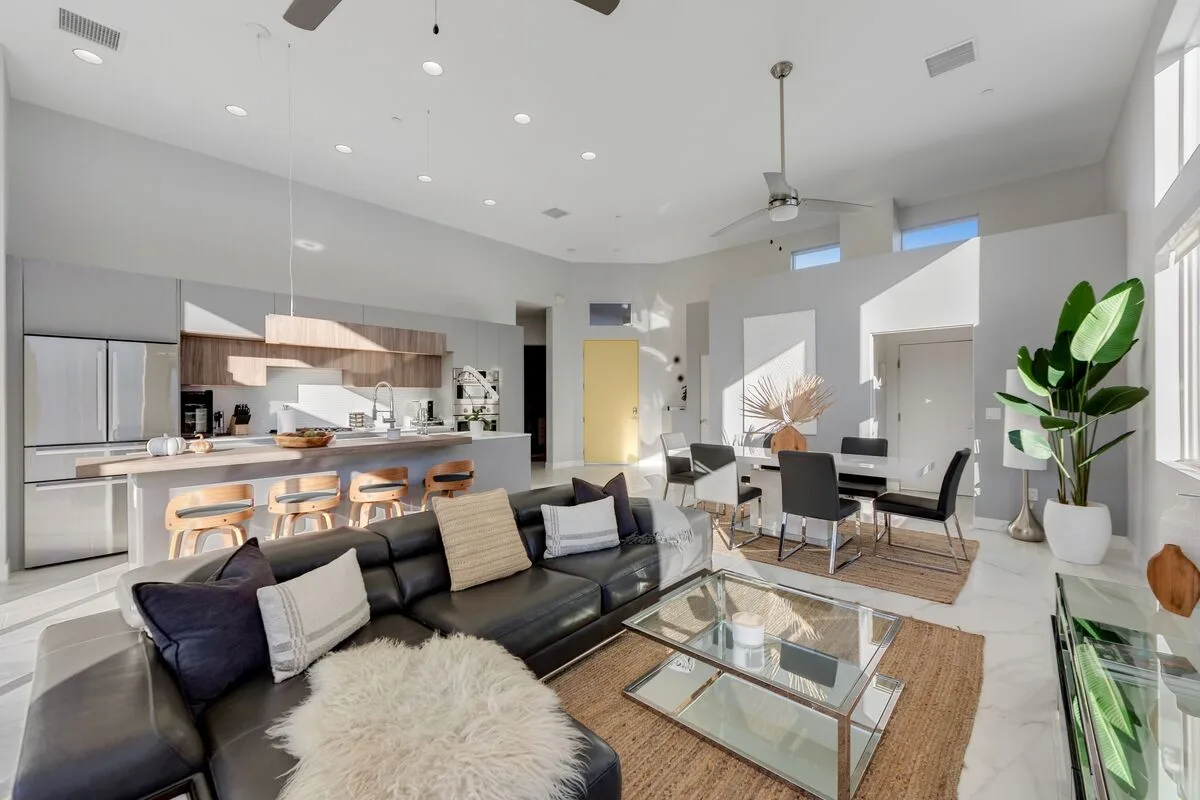Modern Distinction in South Palm Springs - 3922