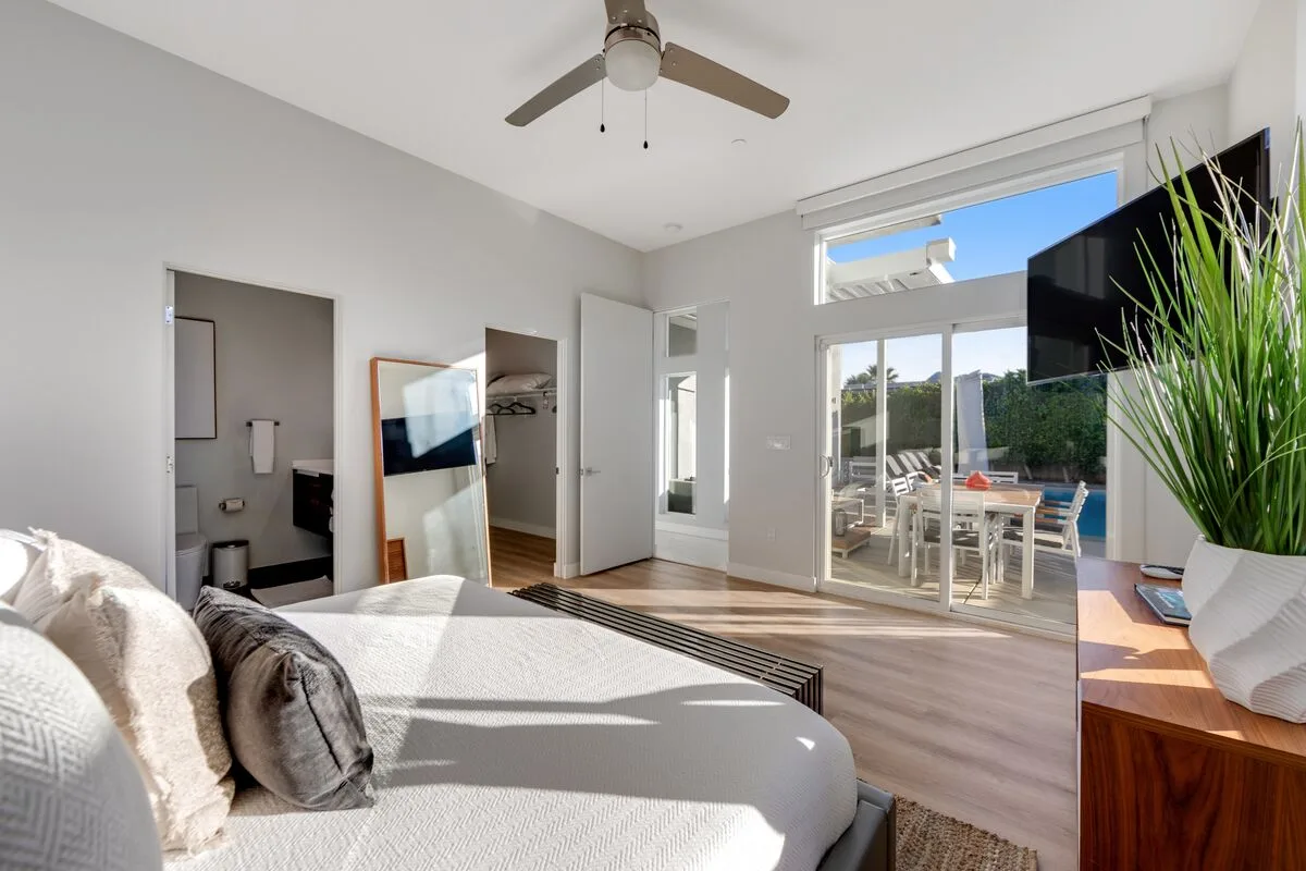 Modern Distinction in South Palm Springs - 3922