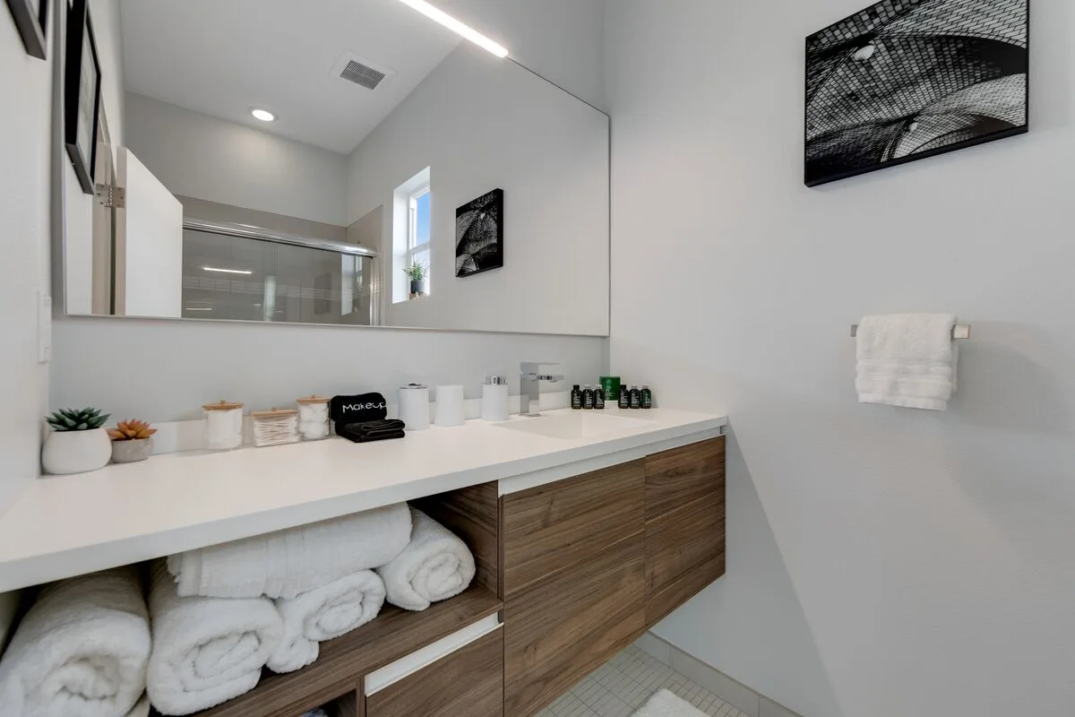 Modern Distinction in South Palm Springs - 3922