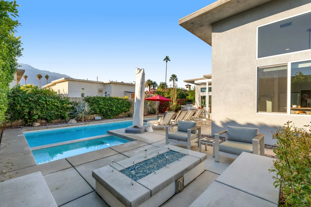 Modern Distinction in South Palm Springs - 3922