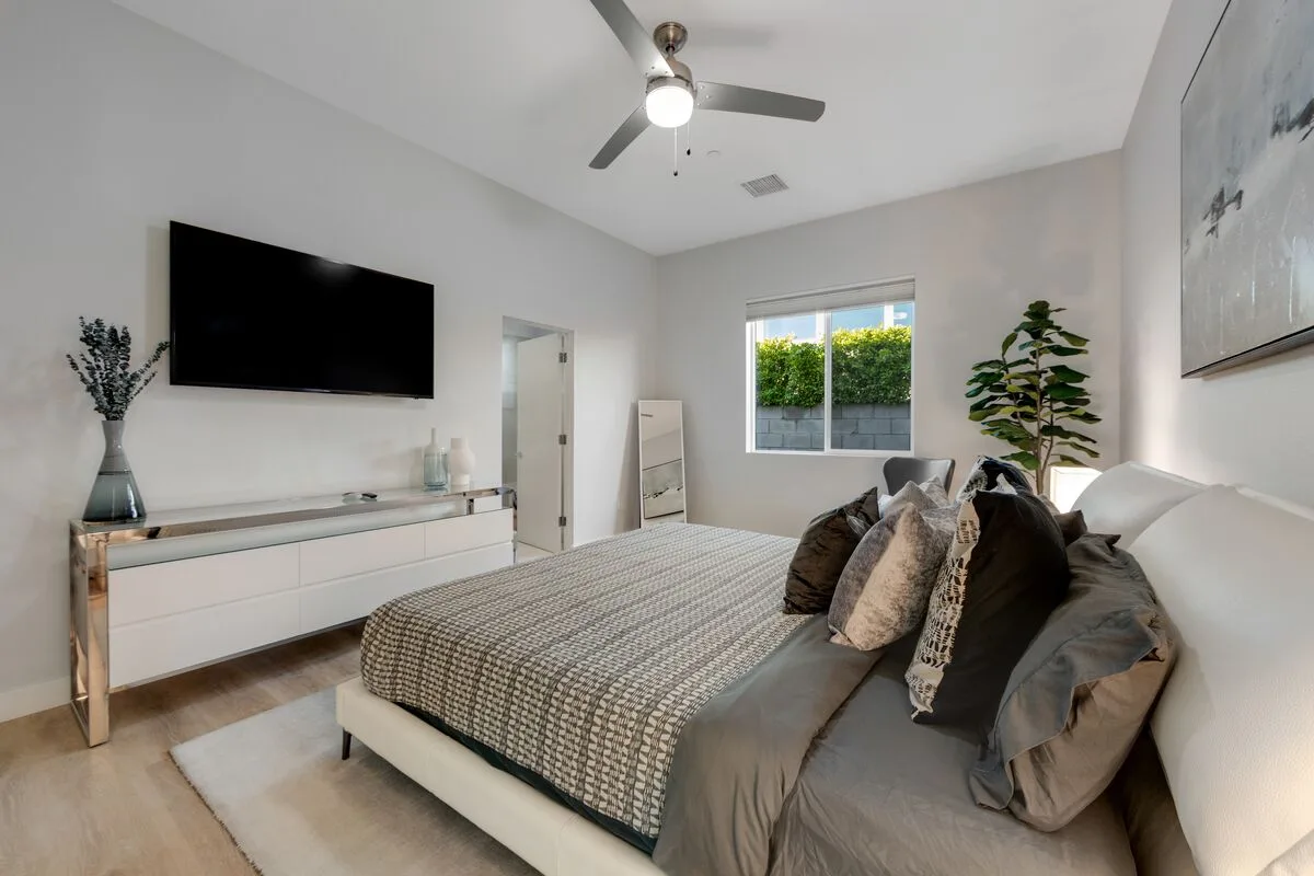 Modern Distinction in South Palm Springs - 3922