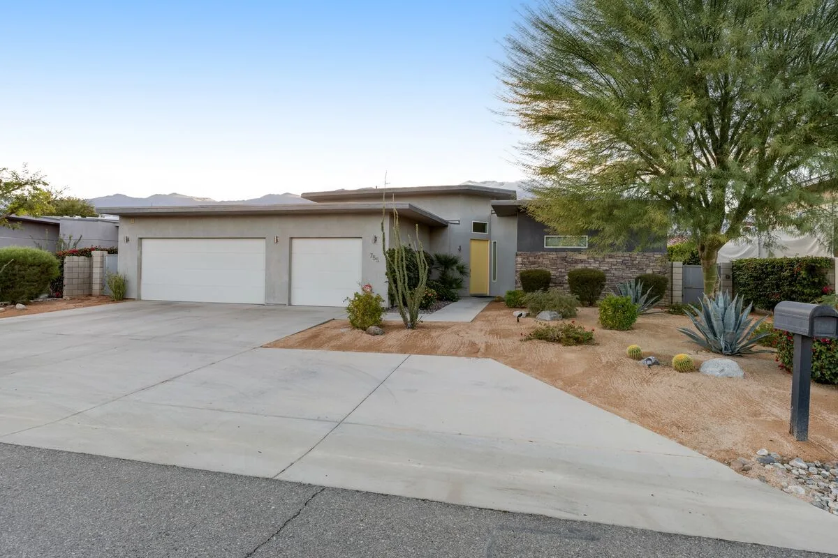 Modern Distinction in South Palm Springs - 3922