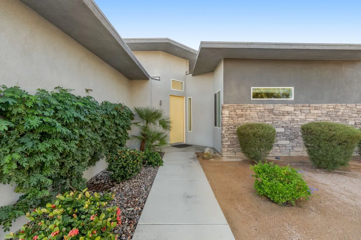 Modern Distinction in South Palm Springs - 3922