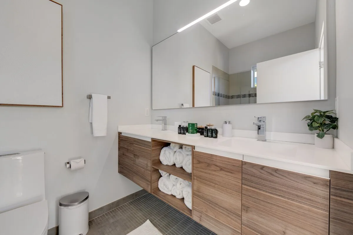 Modern Distinction in South Palm Springs - 3922