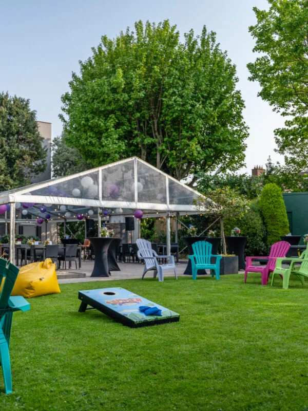 Sandymount Hotel outdoor dining area