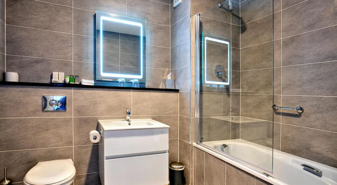 Sandymount Hotel super king bedroom