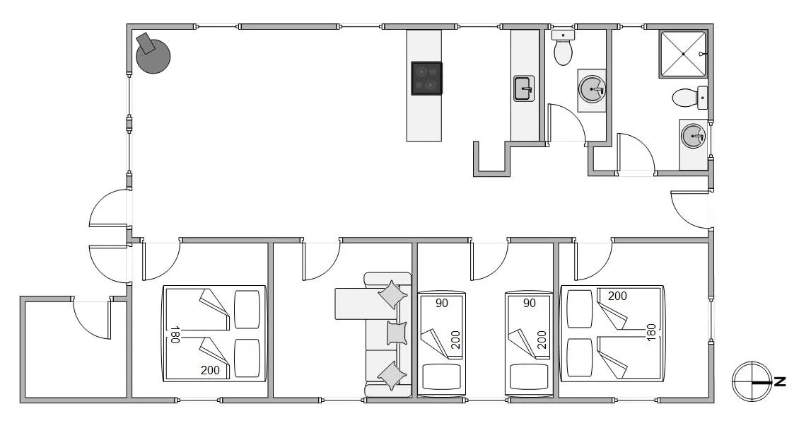 Un plano muestra varias zonas para dormir, una cocina y baños.