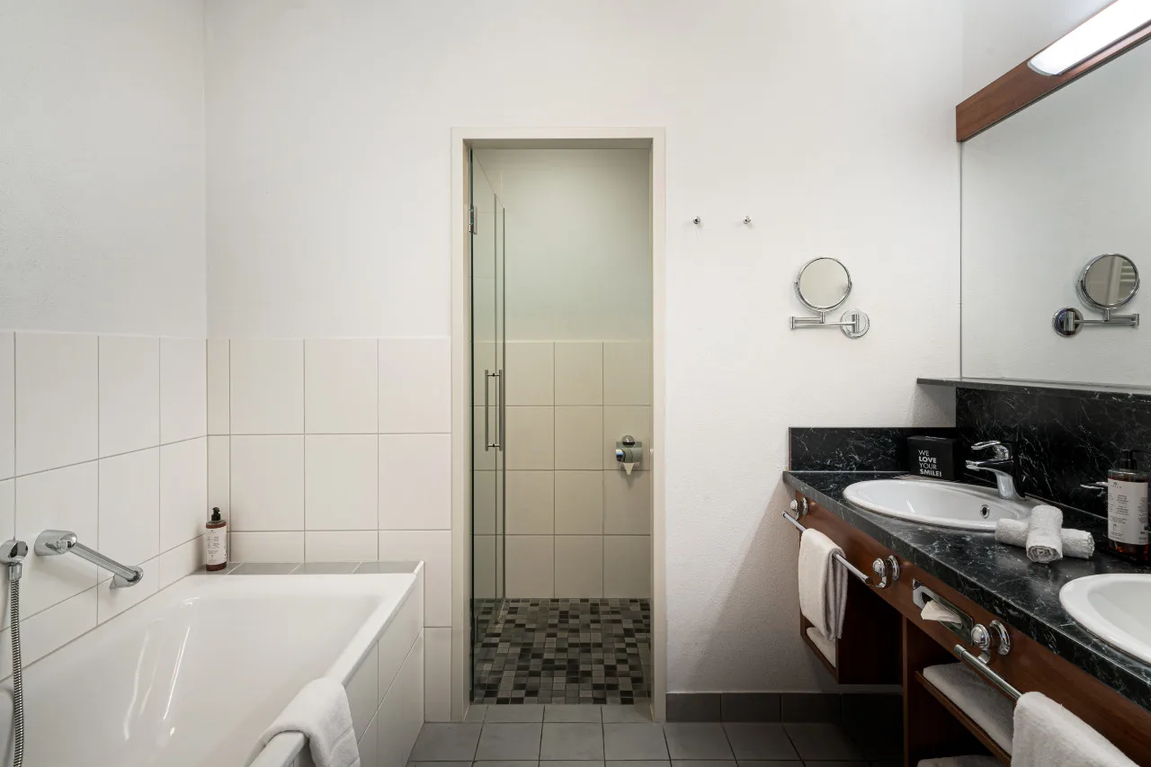Standard double-room bathroom