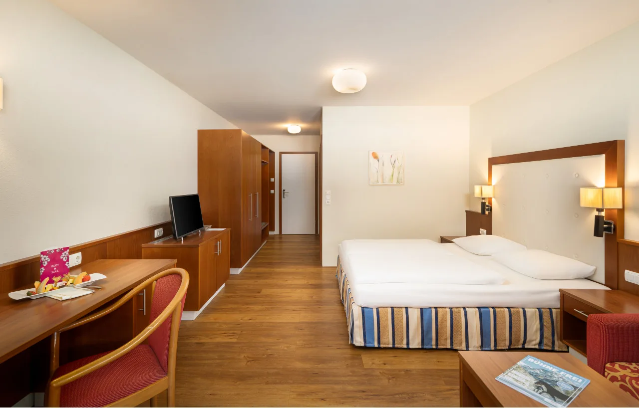 Superior double-room desk