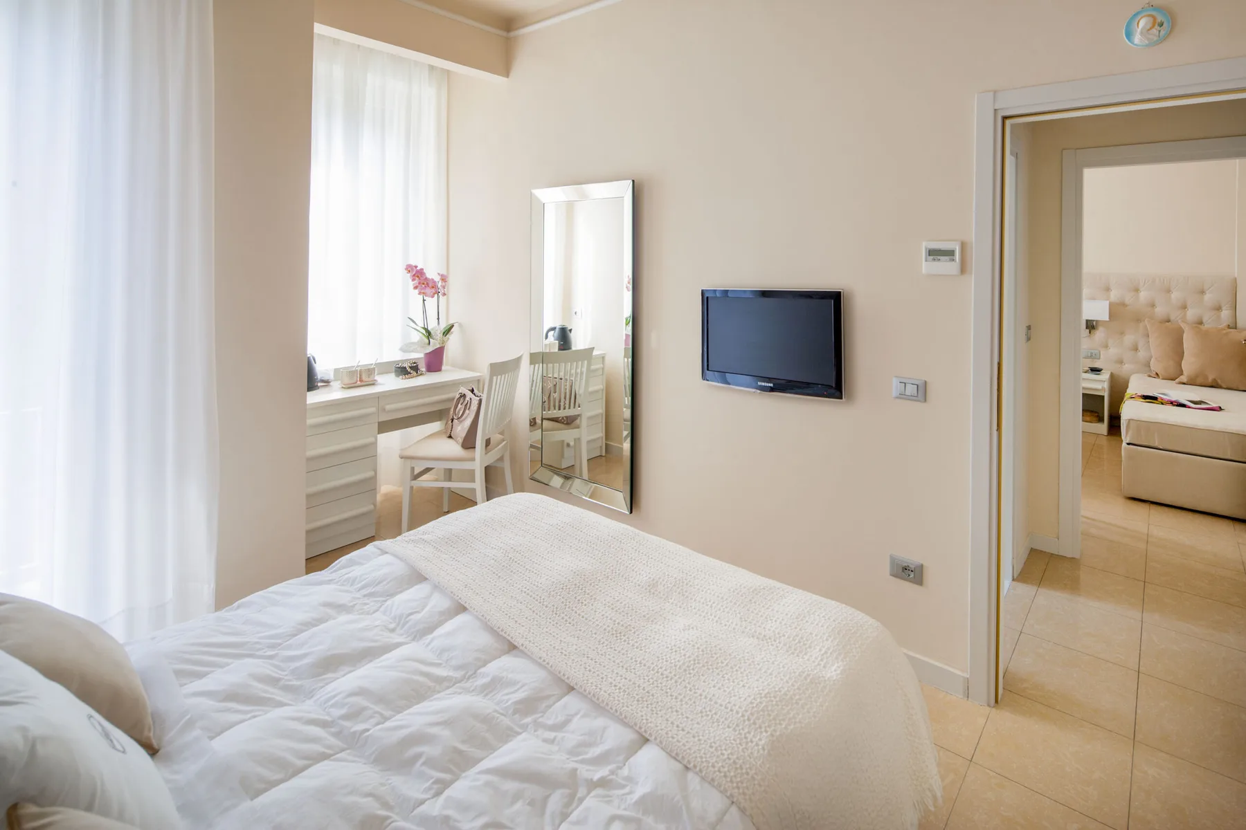 Guest room