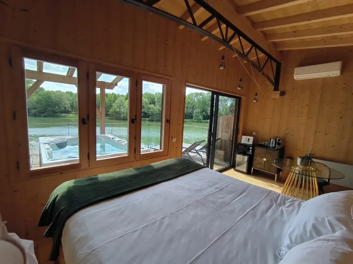 Hotel room in Lamarche-sur-Saône