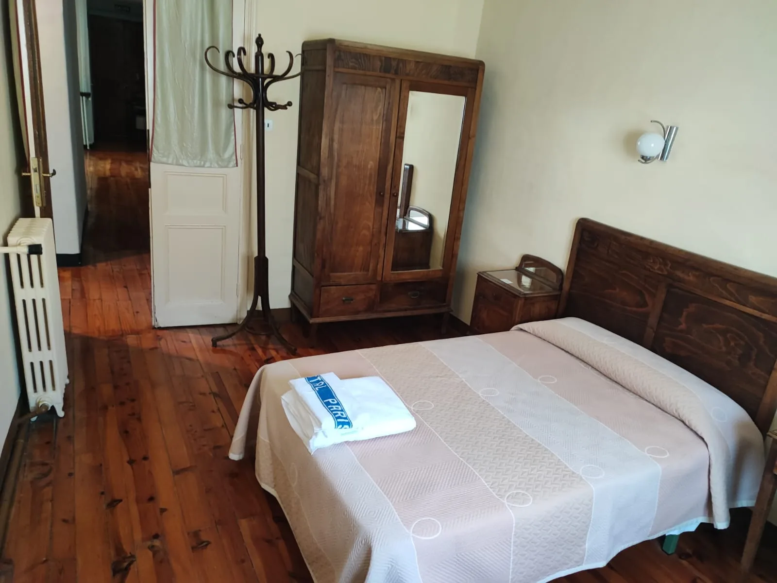 Hostal París