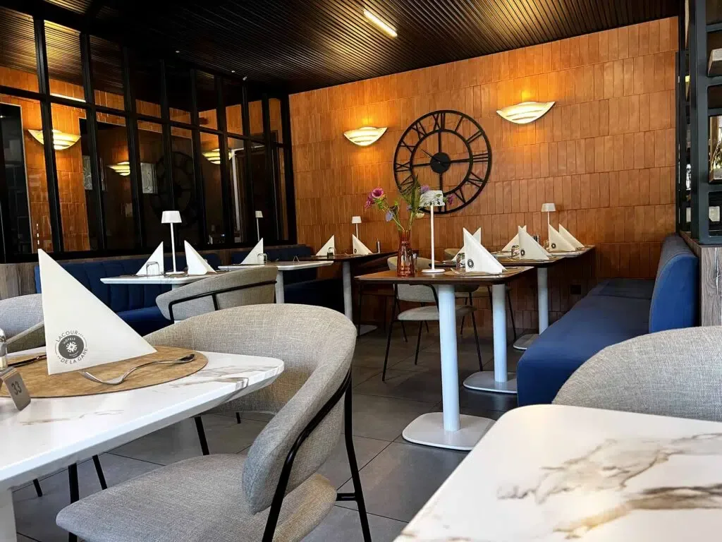 Restaurant dining room