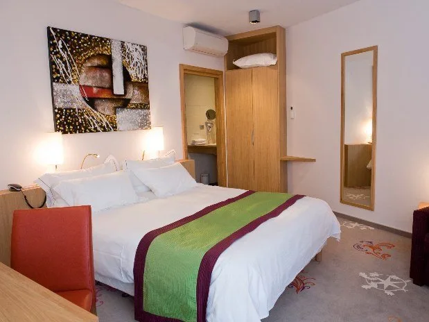 Single hotel room