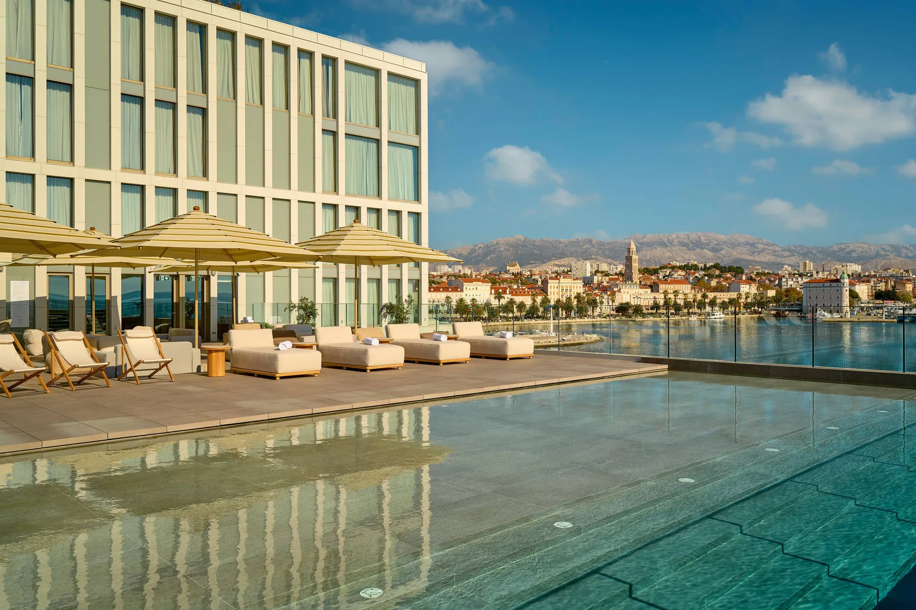 Hotel Ambasador exterior