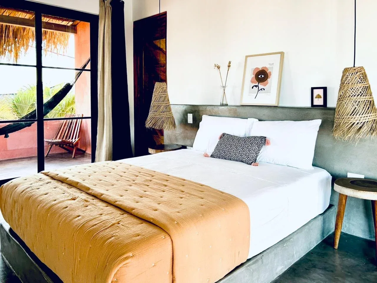 Salty Suite queen bed
