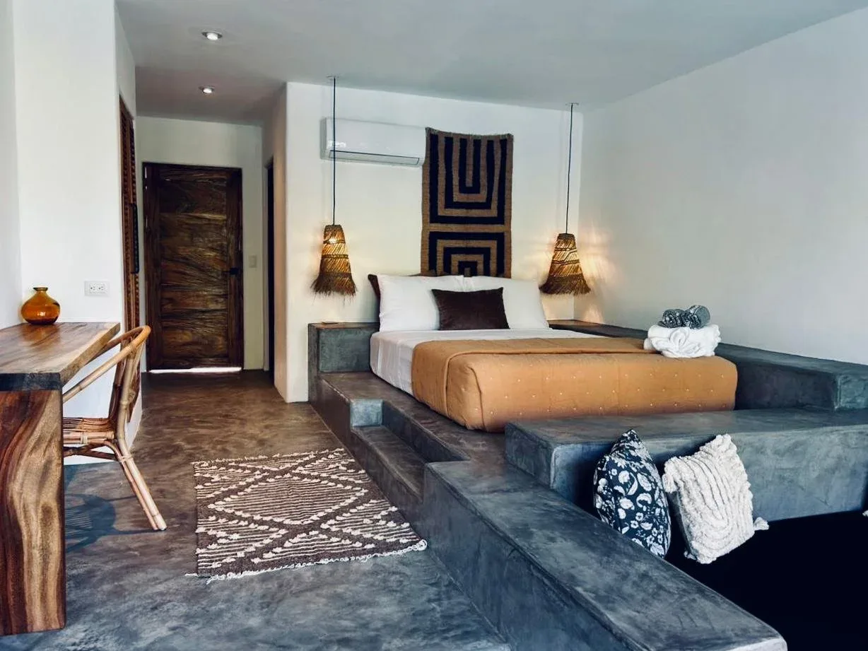 Deluxe Swim-Up Suite