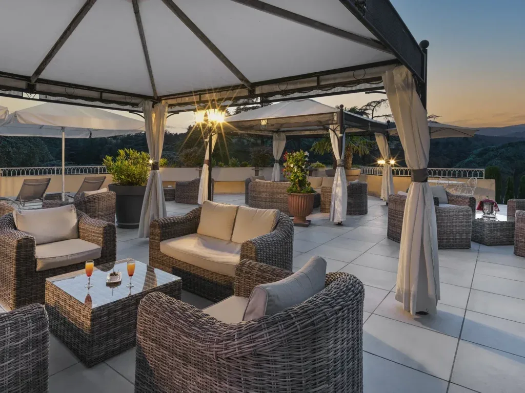 Auberge du Lac restaurant terrace