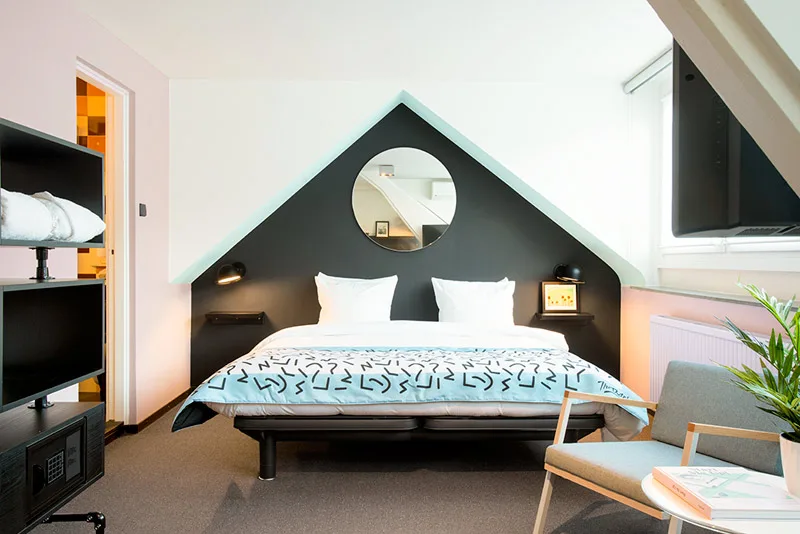 Habitación de hotel en el ático