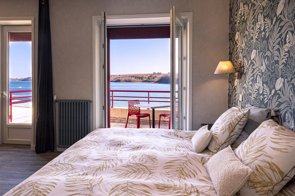 Habitación con vistas al mar y balcón sobre el puerto de Brest