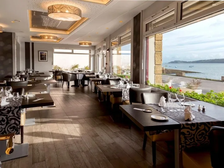 Restaurante con vistas al mar