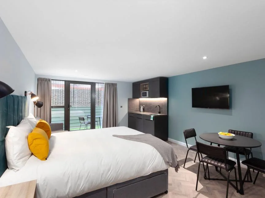 Aptel East | London