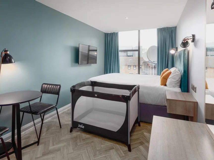 Aptel East | London