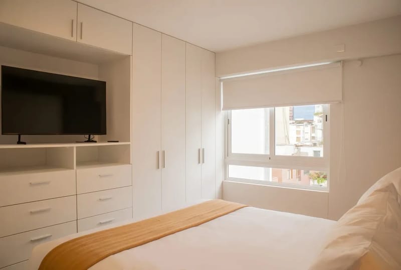 2BR w/ Balcony Near Malecón in Miraflores