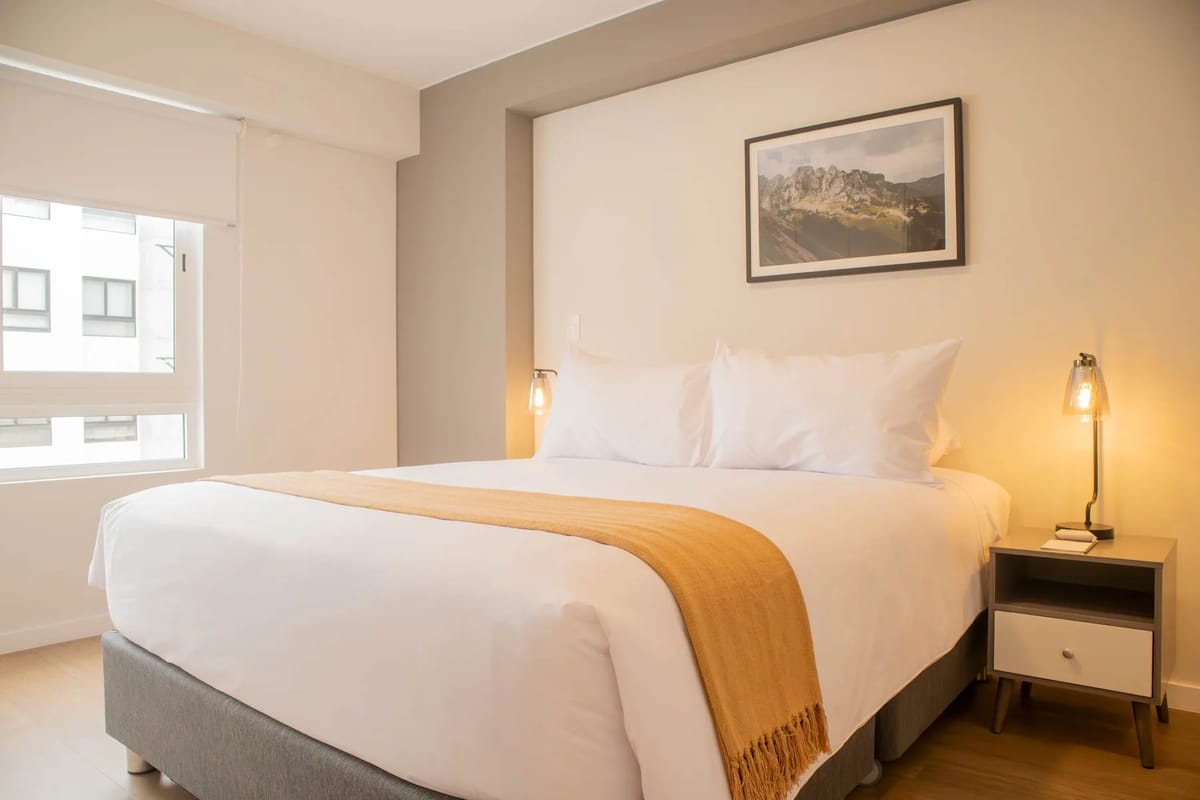 2BR w/ Balcony Near Malecón in Miraflores