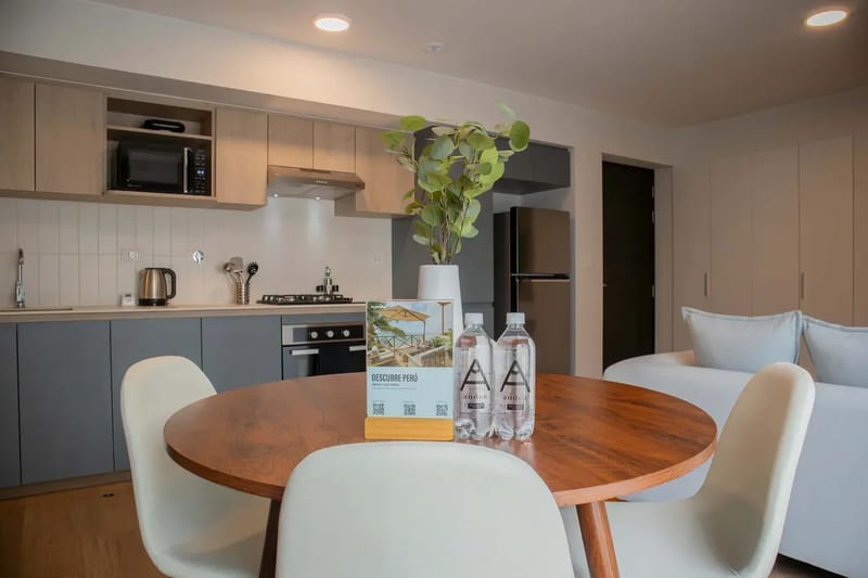 2BR w/ Balcony Near Malecón in Miraflores