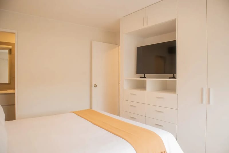 2BR w/ Balcony Near Malecón in Miraflores