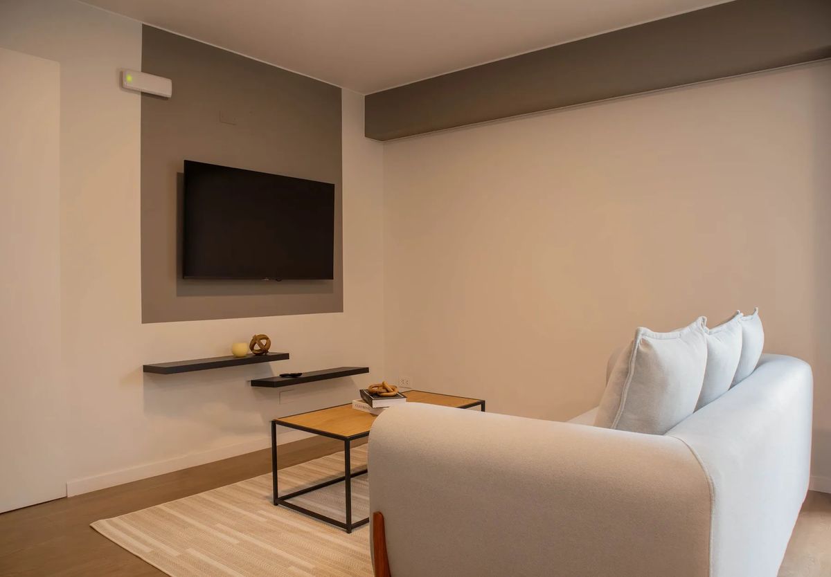 2BR w/ Balcony Near Malecón in Miraflores