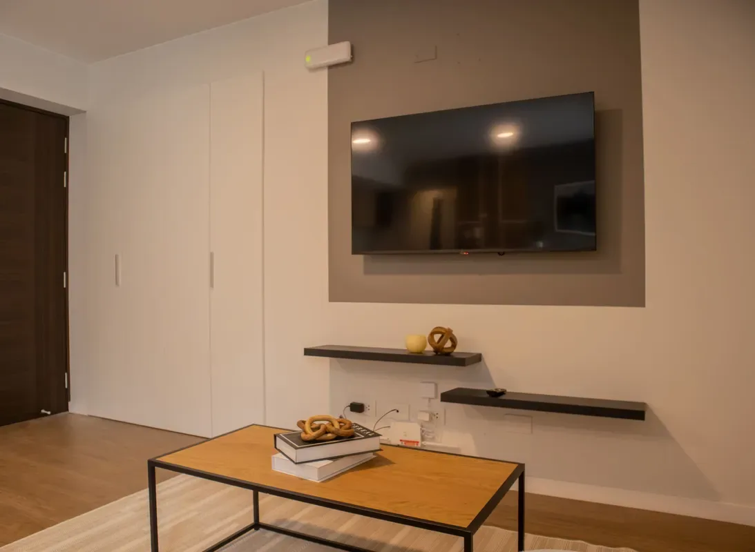 2BR w/ Balcony Near Malecón in Miraflores