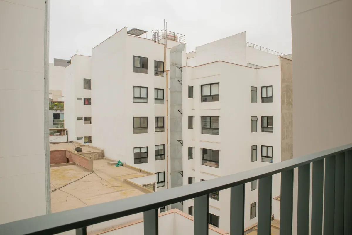 2BR w/ Balcony Near Malecón in Miraflores