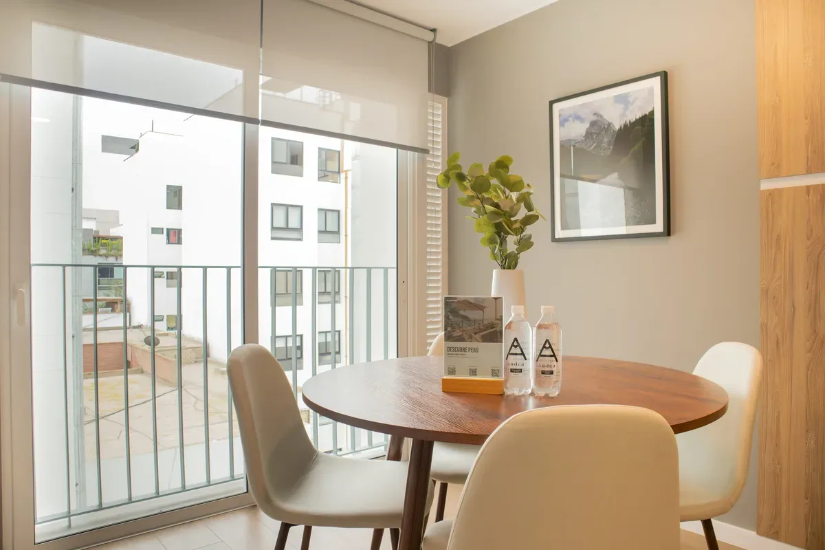 2BR w/ Balcony Near Malecón in Miraflores