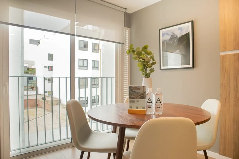 2BR w/ Balcony Near Malecón in Miraflores