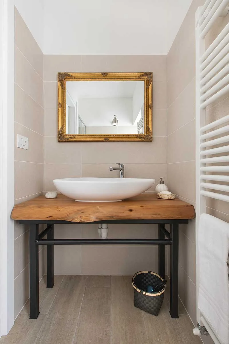 Belvedere apartment bathroom sink