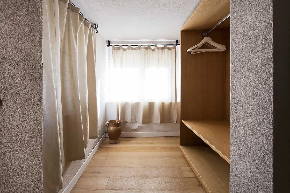 Ca Bregaglia Via Bregaglia apartment wardrobe