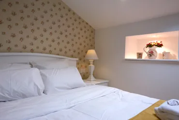 Citrine room