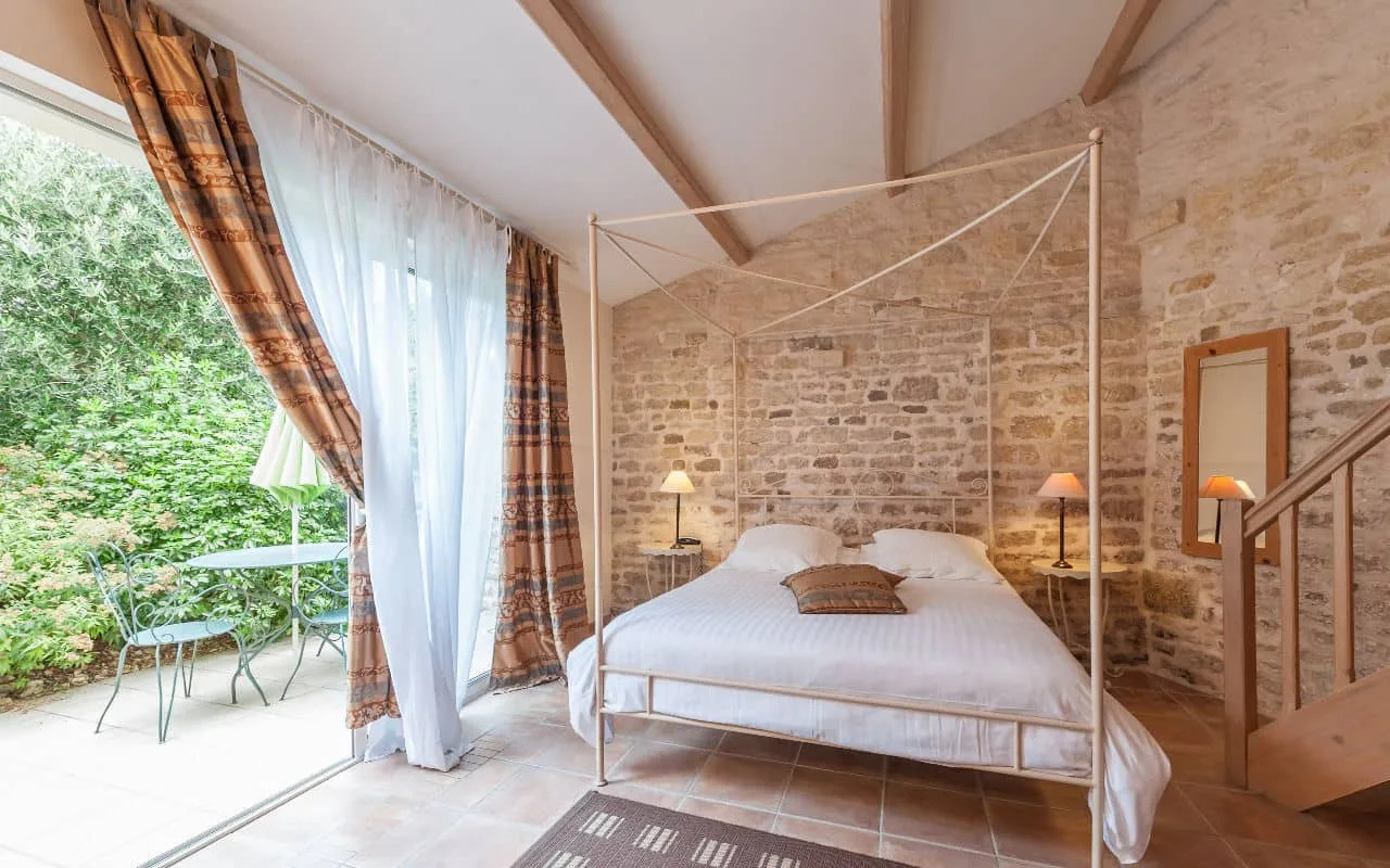 Habitación familiar del lado del jardín