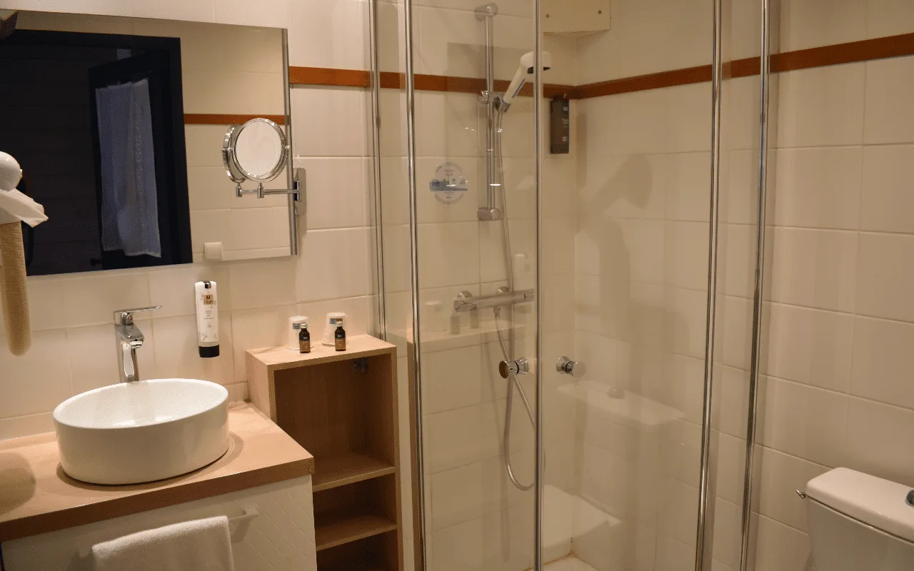 Habitación estándar del lado del pueblo con cama doble o dos camas individuales