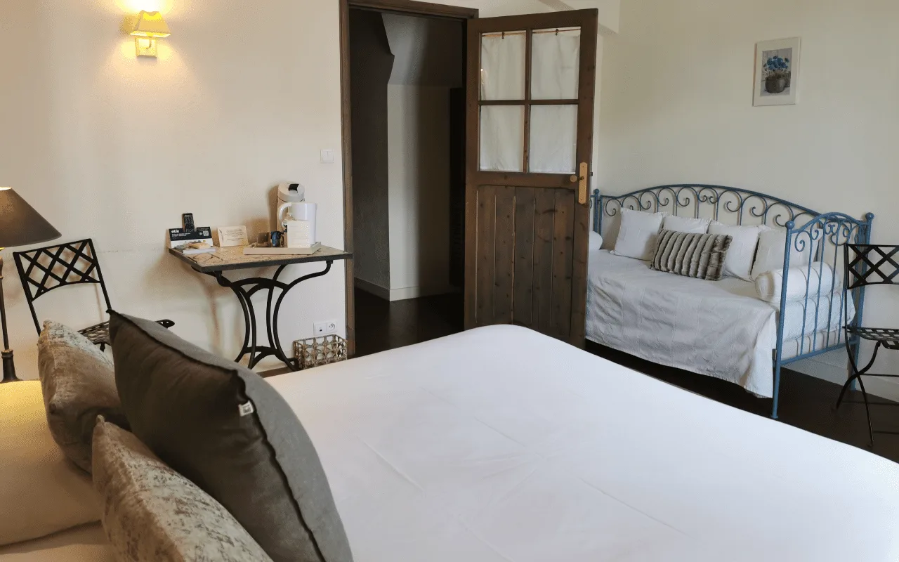 Habitación triple o con dos camas individuales del lado del pueblo