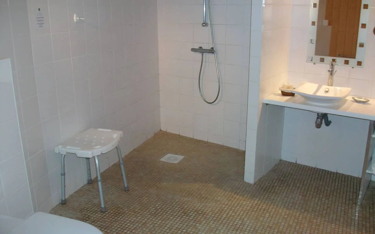 Habitación familiar del lado del jardín