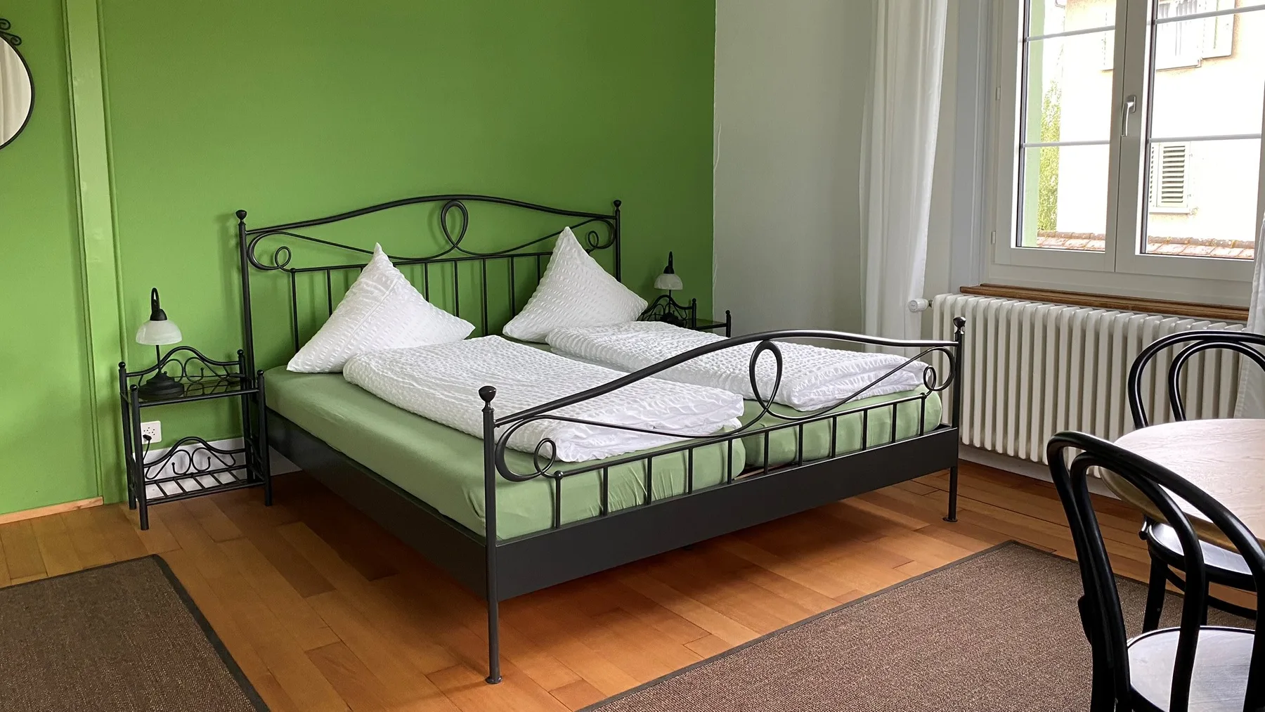 Aare room bed