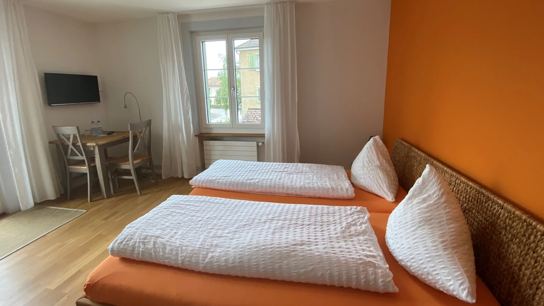 Rhone room bed