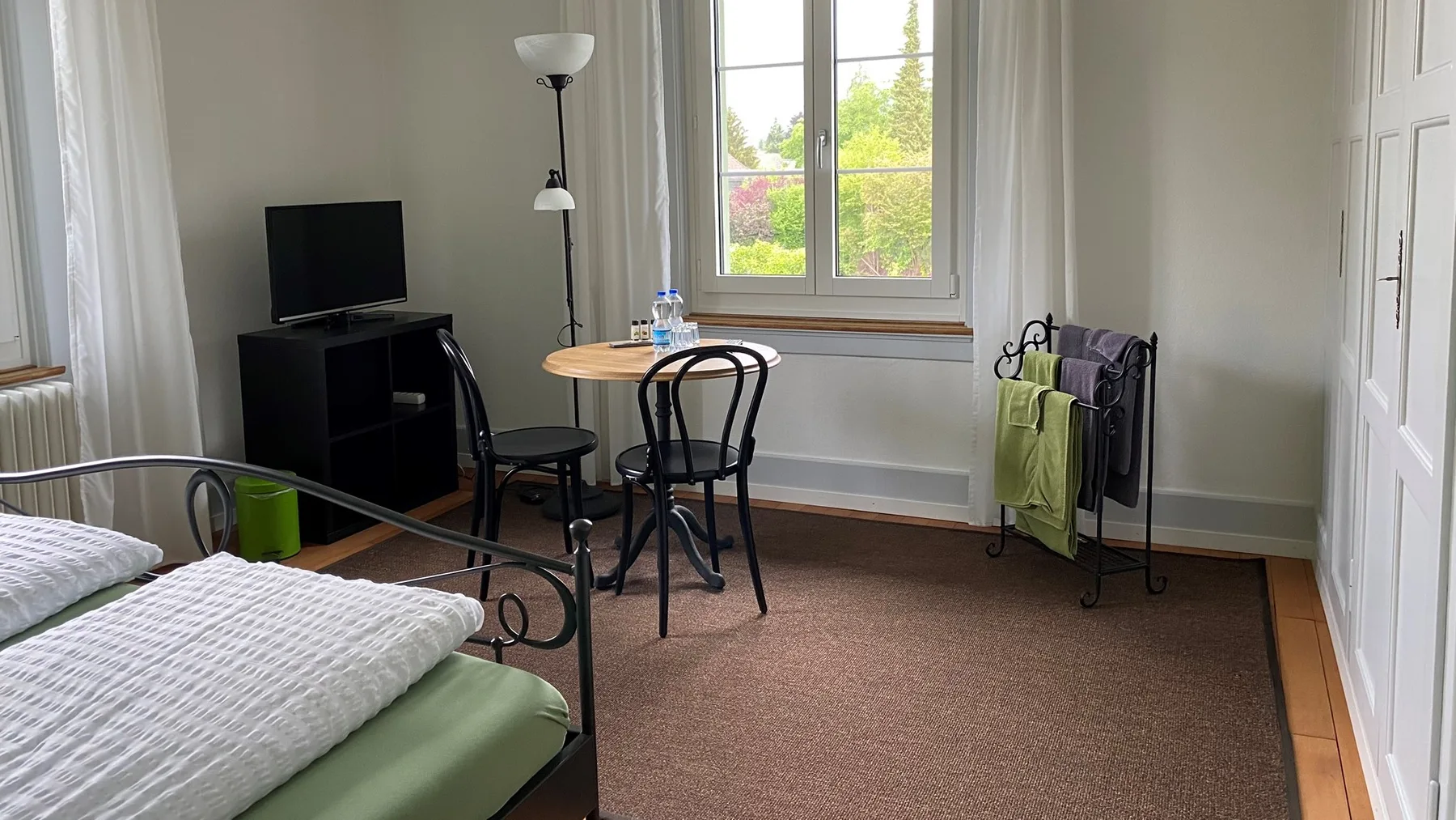 Aare room garden view