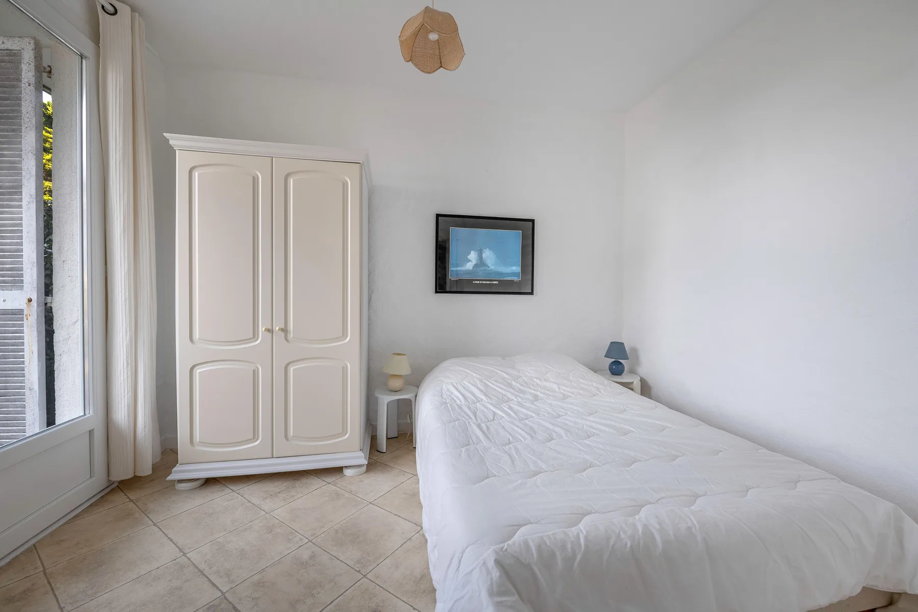 Apartment listing gallery photo