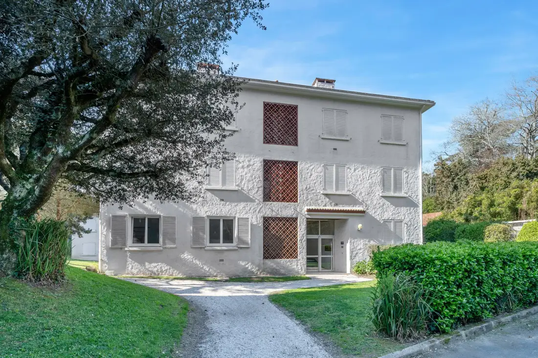 Apartment listing gallery photo
