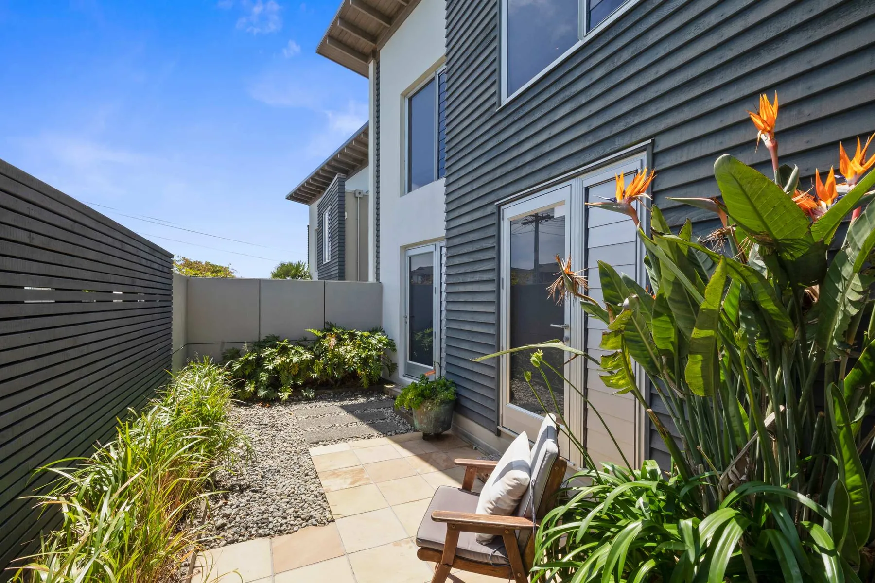 East End Escape – prime location just moments from the Scenic Coastal Walkway