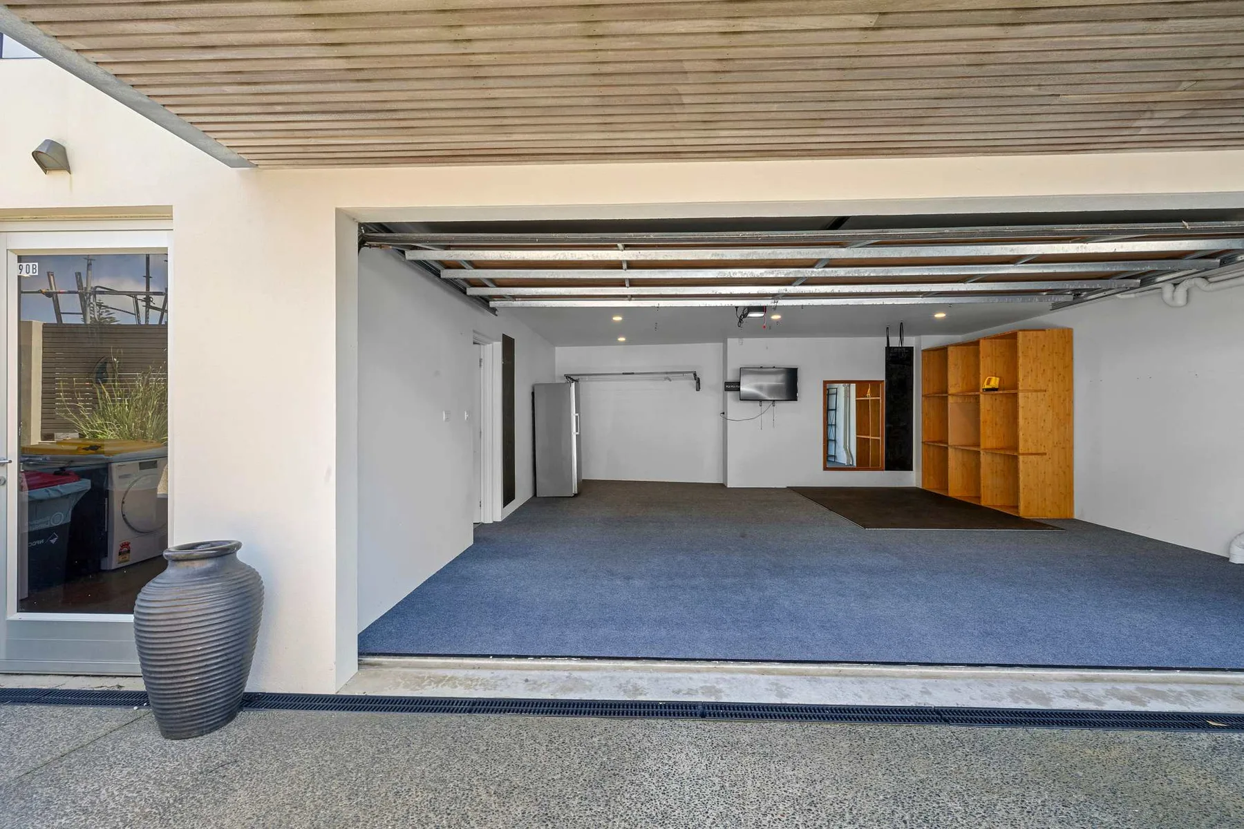 East End Escape – prime location just moments from the Scenic Coastal Walkway